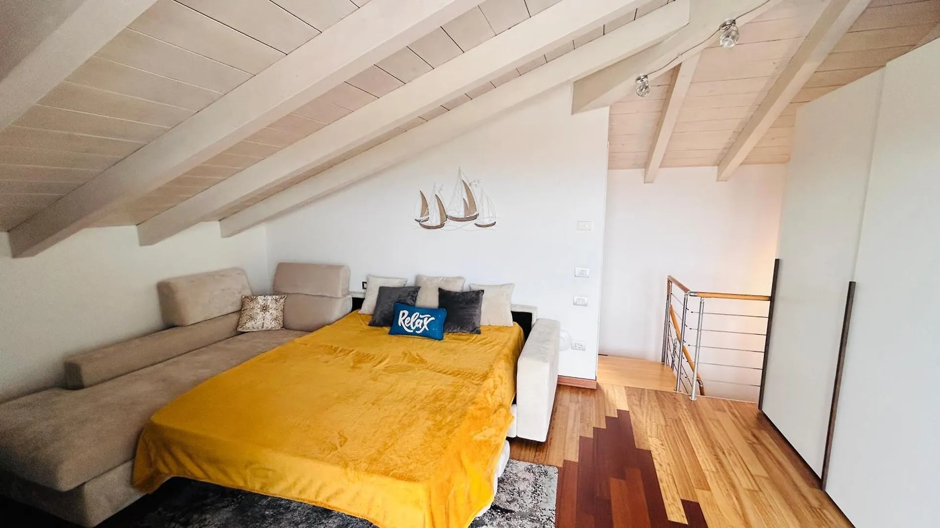 Lakeview Verdi Apartment ペスキエーラ・デル・ガルダ アパートホテル