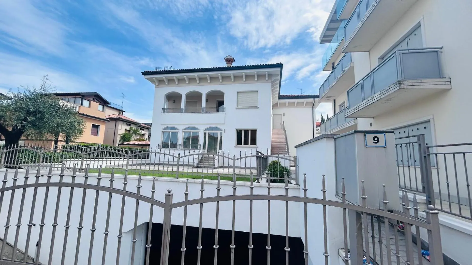Lakeview Verdi Apartment ペスキエーラ・デル・ガルダ